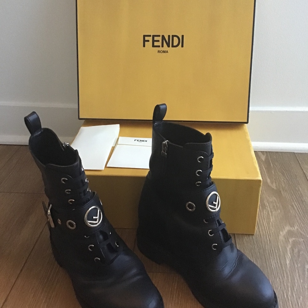 Pre-loved AUTHENTIC Fendi black wedge booties sz 40 IT.